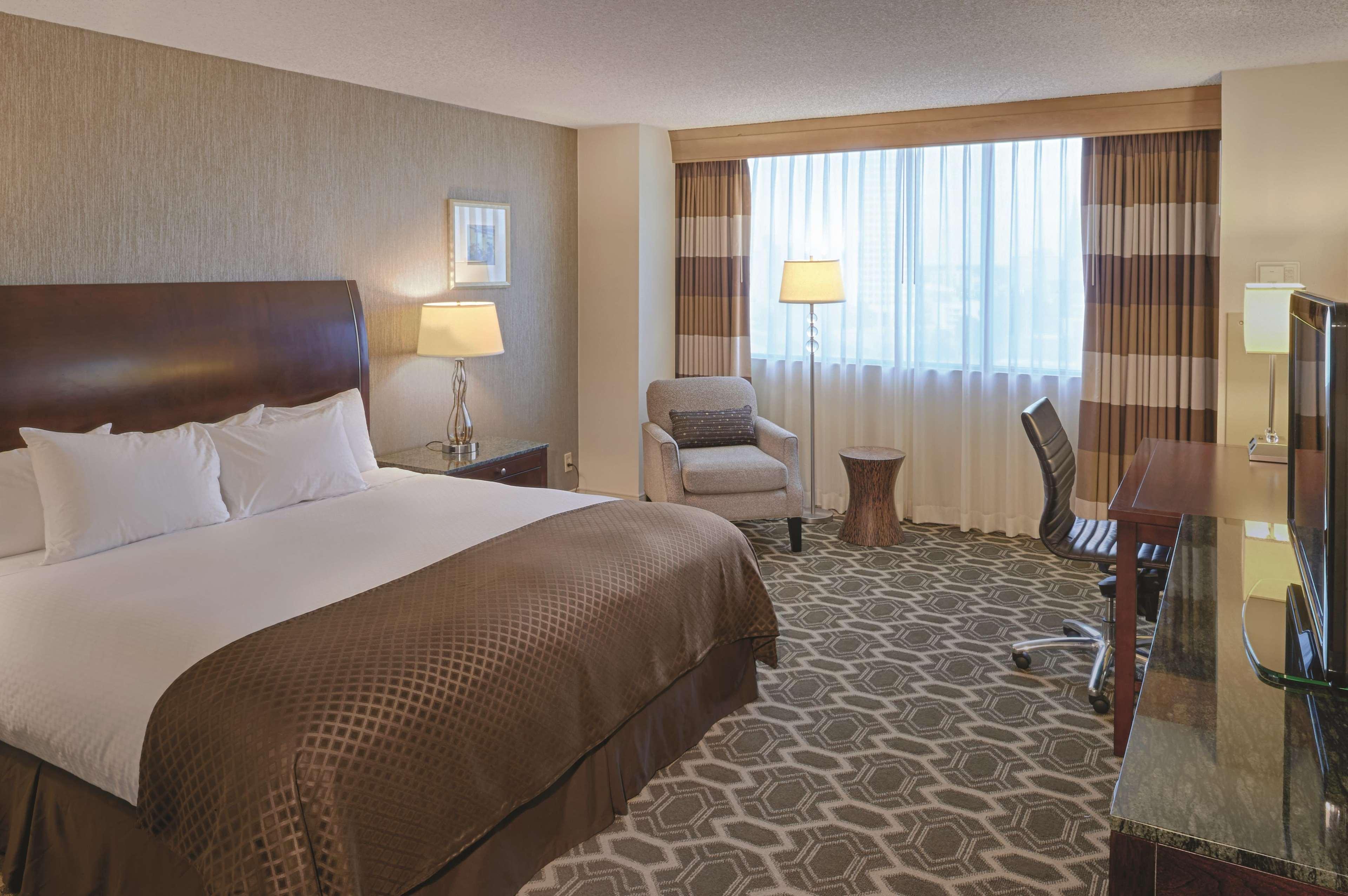 Doubletree By Hilton Tulsa Downtown Hotel Exterior photo