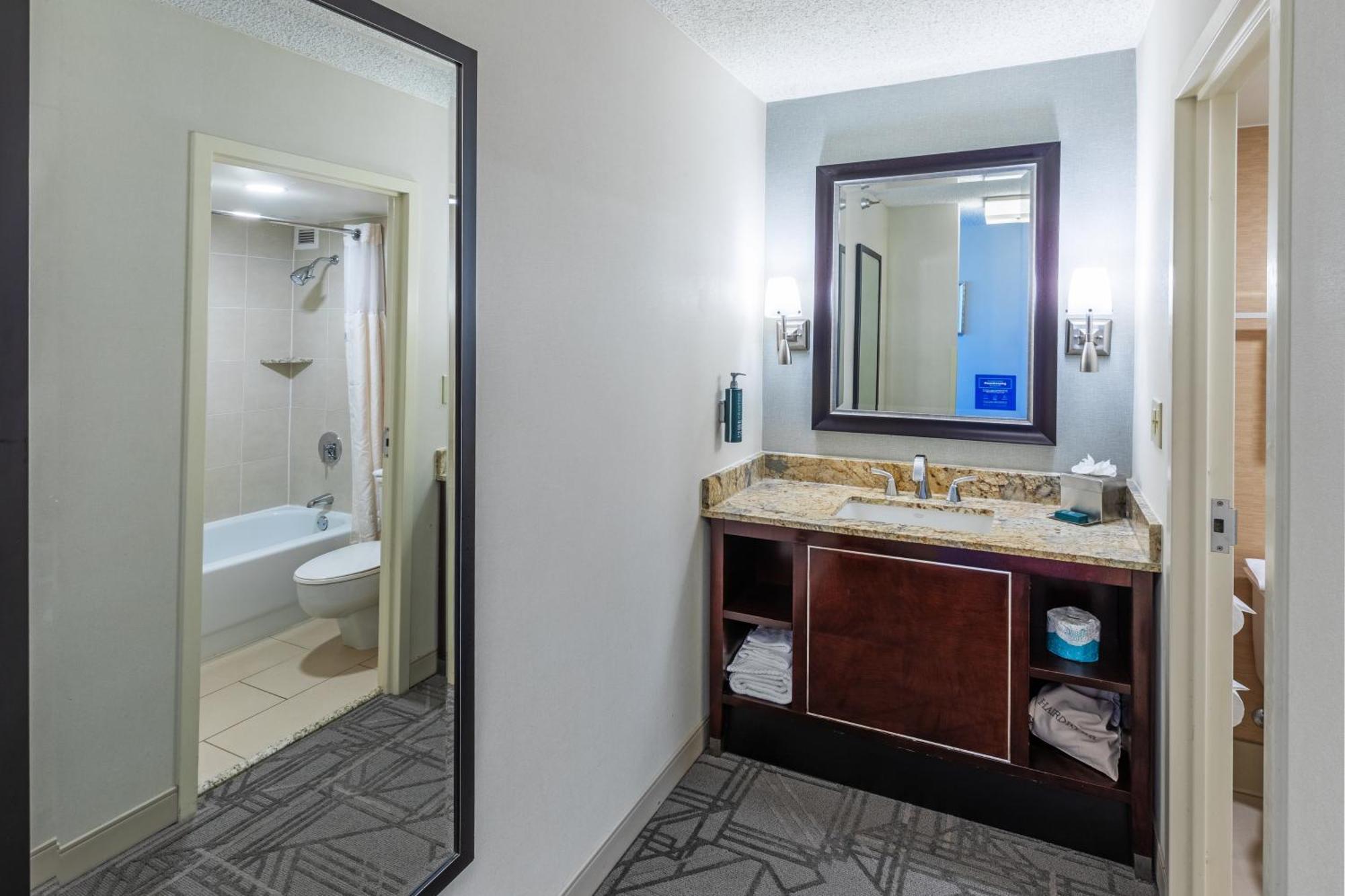 Doubletree By Hilton Tulsa Downtown Hotel Exterior photo