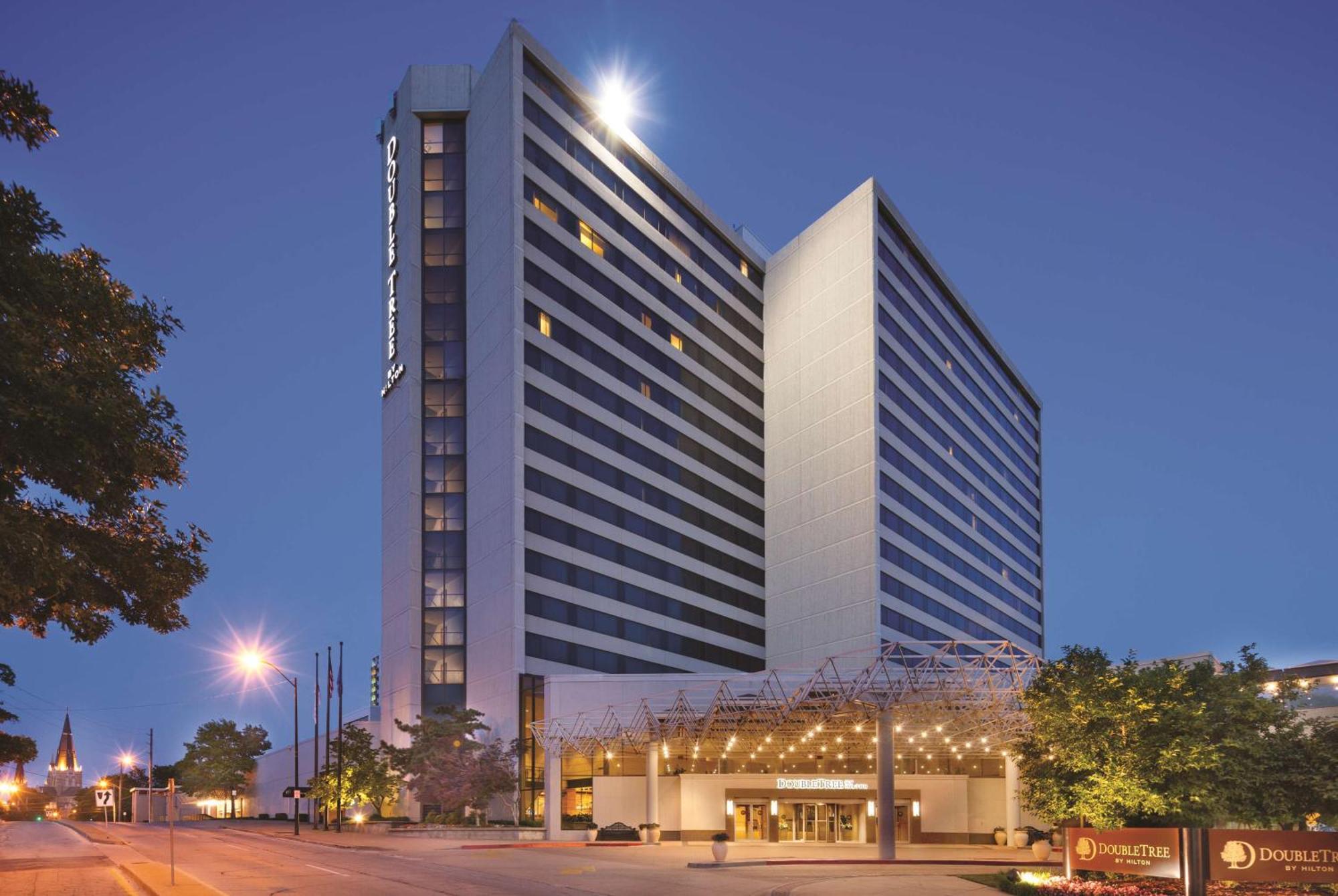 Doubletree By Hilton Tulsa Downtown Hotel Exterior photo