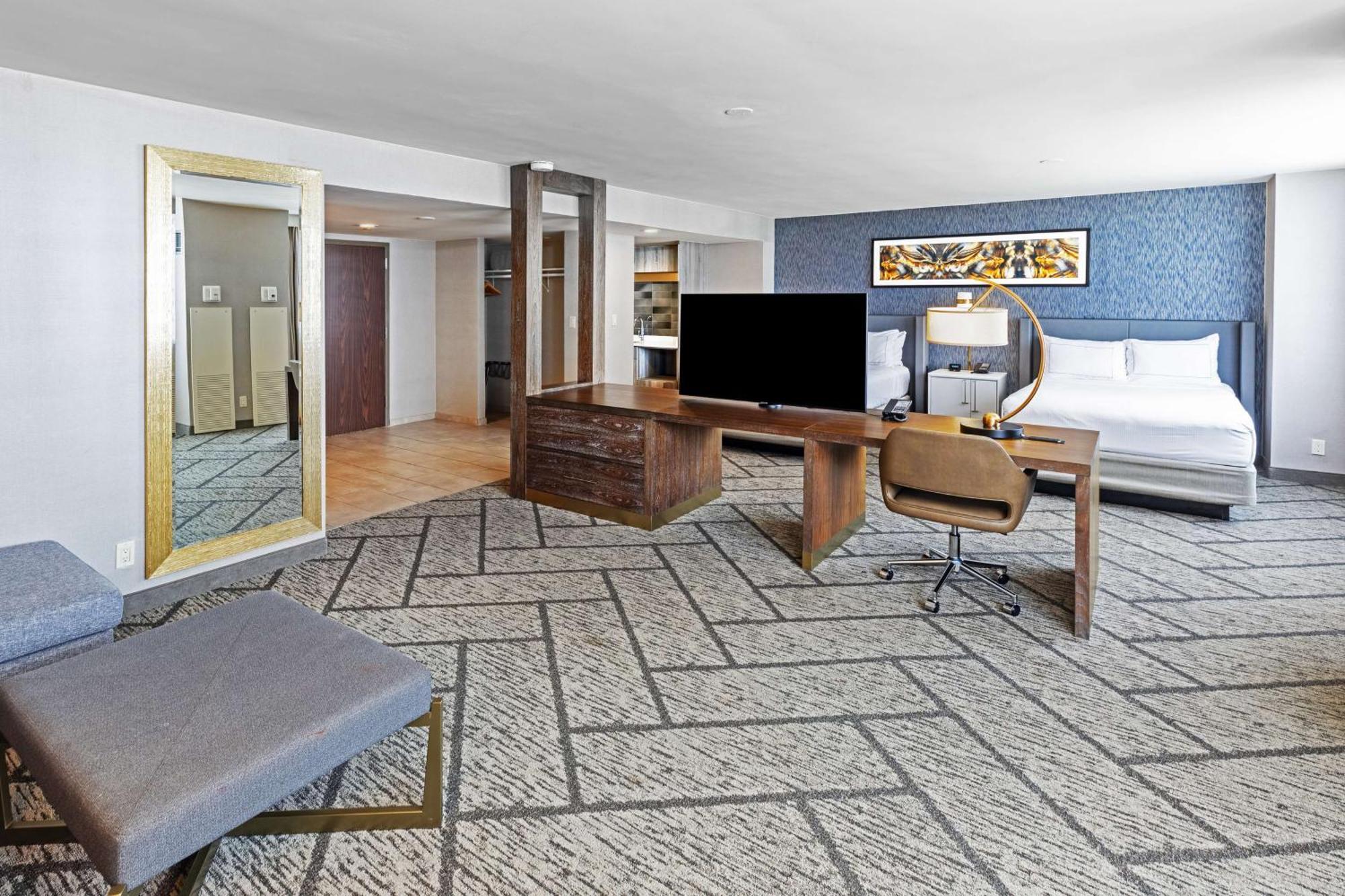 Doubletree By Hilton Tulsa Downtown Hotel Exterior photo